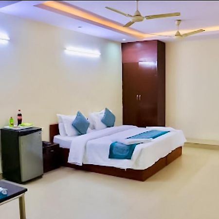 Happy Inn - Near Saket Metro New Delhi Exterior photo