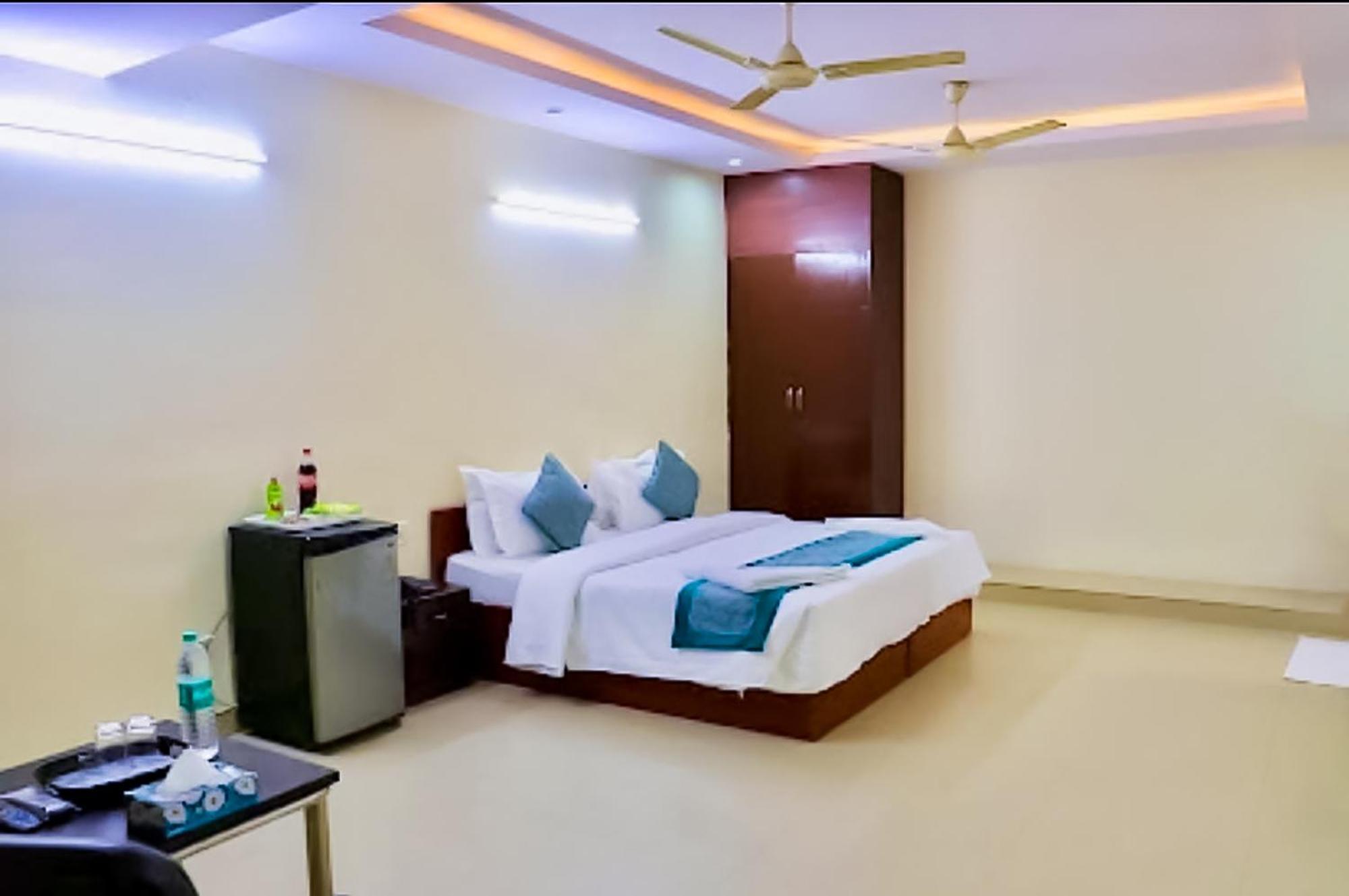 Happy Inn - Near Saket Metro New Delhi Exterior photo